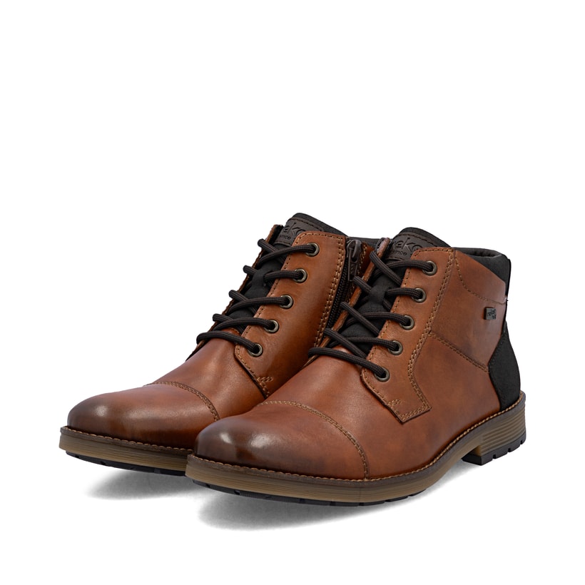 Braune Rieker Herren Schnürstiefel F4500-24 aus Glattleder. Schuhpaar seitlich schräg.