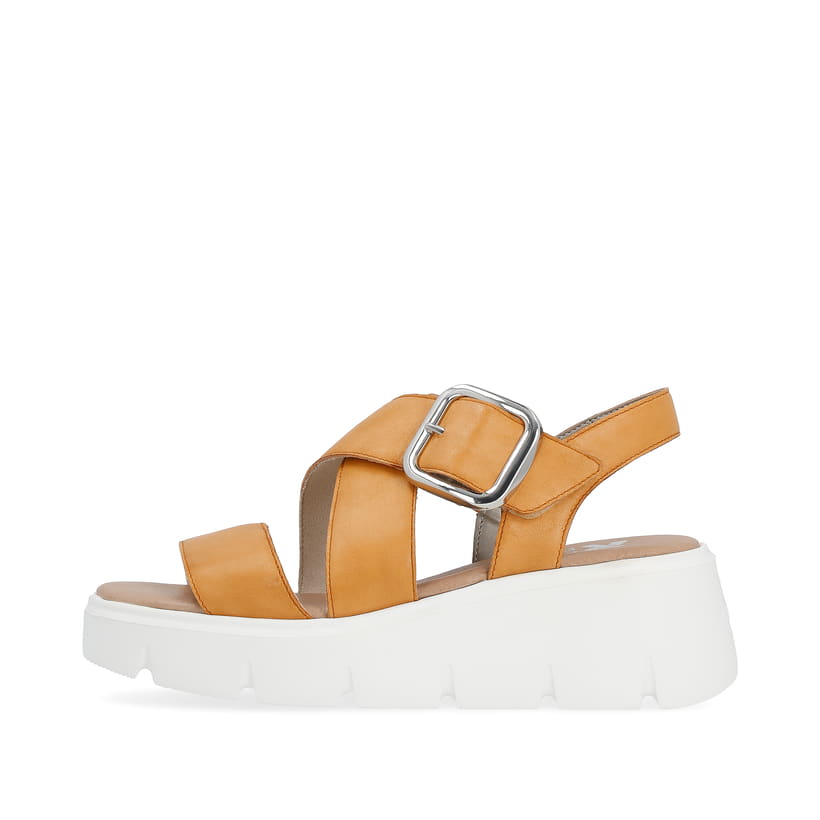 Orangene Rieker Keilsandaletten W1550-38 mit flexibler und ultra leichter Sohle. Schuh Außenseite.