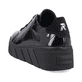 Schwarze Rieker Damen Sneaker Low W0501-00 mit einer ultra leichten Plateausohle. Schuh von hinten.