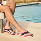 Blaue Rieker Herren Zehentrenner 20151-14 mit der Komfortweite G. Schuh am Model.