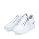 Weiße Rieker Damen Sneaker Low N8321-80 mit Reißverschluss sowie Komfortweite G. Schuhpaar seitlich schräg.