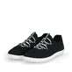 Schwarze vegane Rieker Damen Slipper 52854-00, Barfußschuhe mit einem Gummizug. Schuhpaar seitlich schräg.