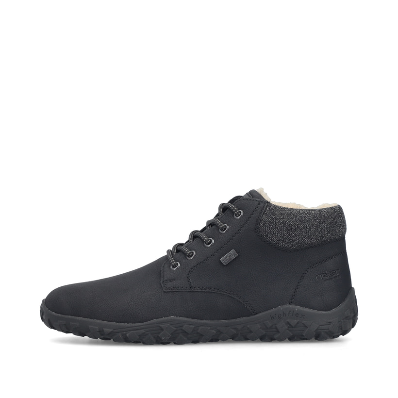 Schwarze Rieker Herren Schnürstiefel 08130-01 mit wasserabweisender TEX-Membran. Schuh Außenseite.