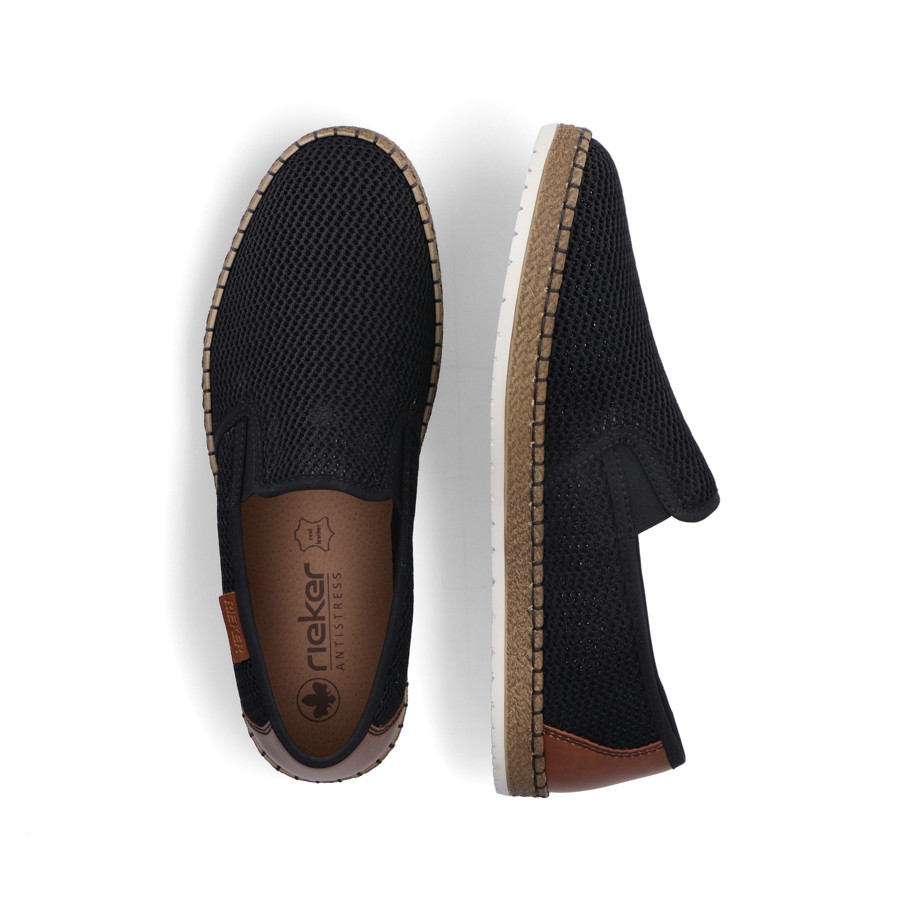 Schwarze Rieker Herren Slipper B5276-00 mit Gummizug sowie Komfortweite G 1/2. Schuh von oben, liegend.