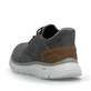 Graue Rieker Herren Slipper B6658-42 mit Ready2GO easy in Feature sowie Gummizug. Schuh von hinten.