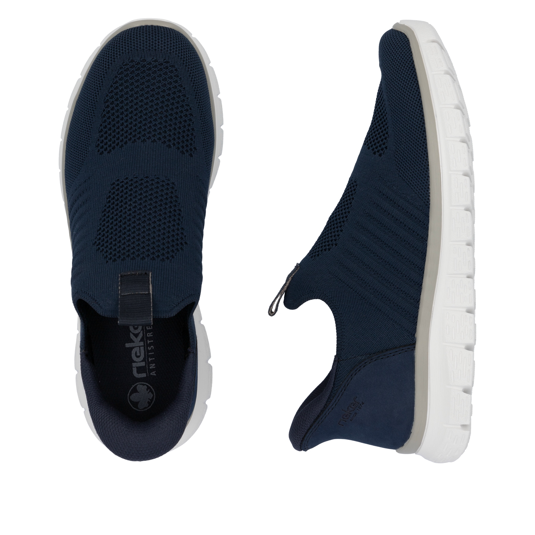Blaue Rieker Herren Slipper B6659-14 mit Ready2GO Slip-in Feature sowie Gummizug. Schuh von oben, liegend.