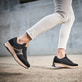 Schwarze Rieker Damen Sneaker Low W1302-00 mit einer strapazierfähigen Sohle. Rieker Jogging.