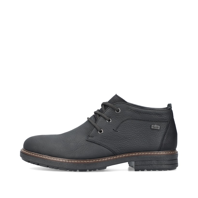 
Asphaltschwarze Rieker Herren Schnürschuhe 33142-00 mit einer robusten Profilsohle. Schuh Außenseite