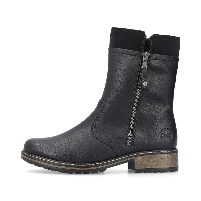 
Tiefschwarze Rieker Damen Kurzstiefel Z6880-00 mit einer schockabsorbierenden Sohle. Schuh Außenseite