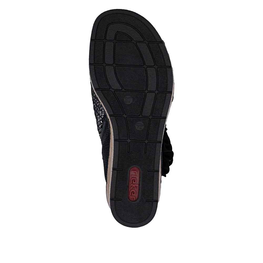 Schwarze Rieker Keilsandaletten 63791-01 mit dekorativer Blume. Schuh Laufsohle.
