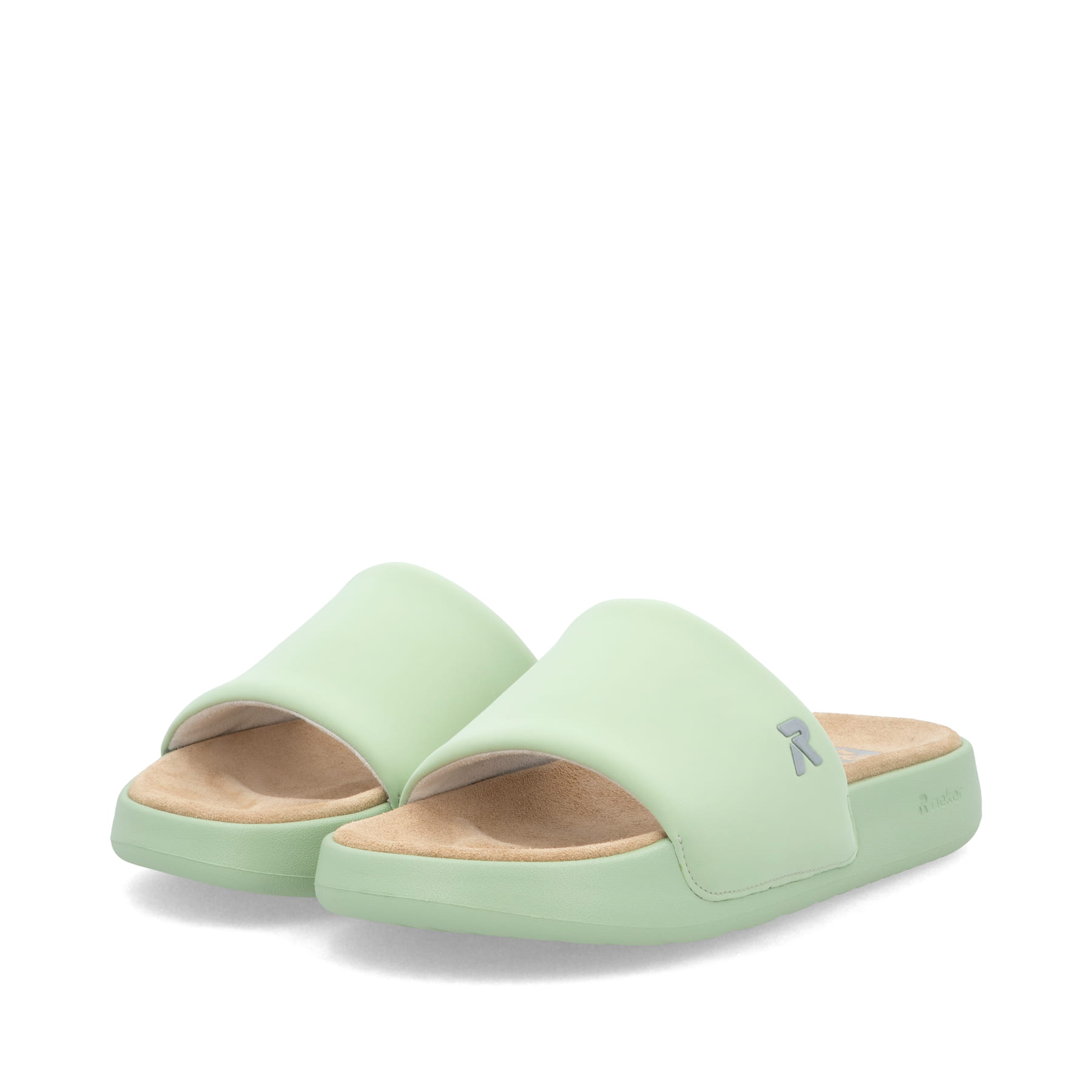 Grüne Rieker Damen Pantoletten W3250-52 mit ultraleichter und flexibler Sohle. Schuhpaar seitlich schräg.