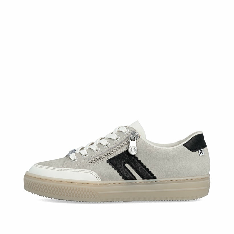 Graue Rieker Damen Sneaker Low L5903-40 aus Rauleder mit einem Reißverschluss. Schuh Außenseite.