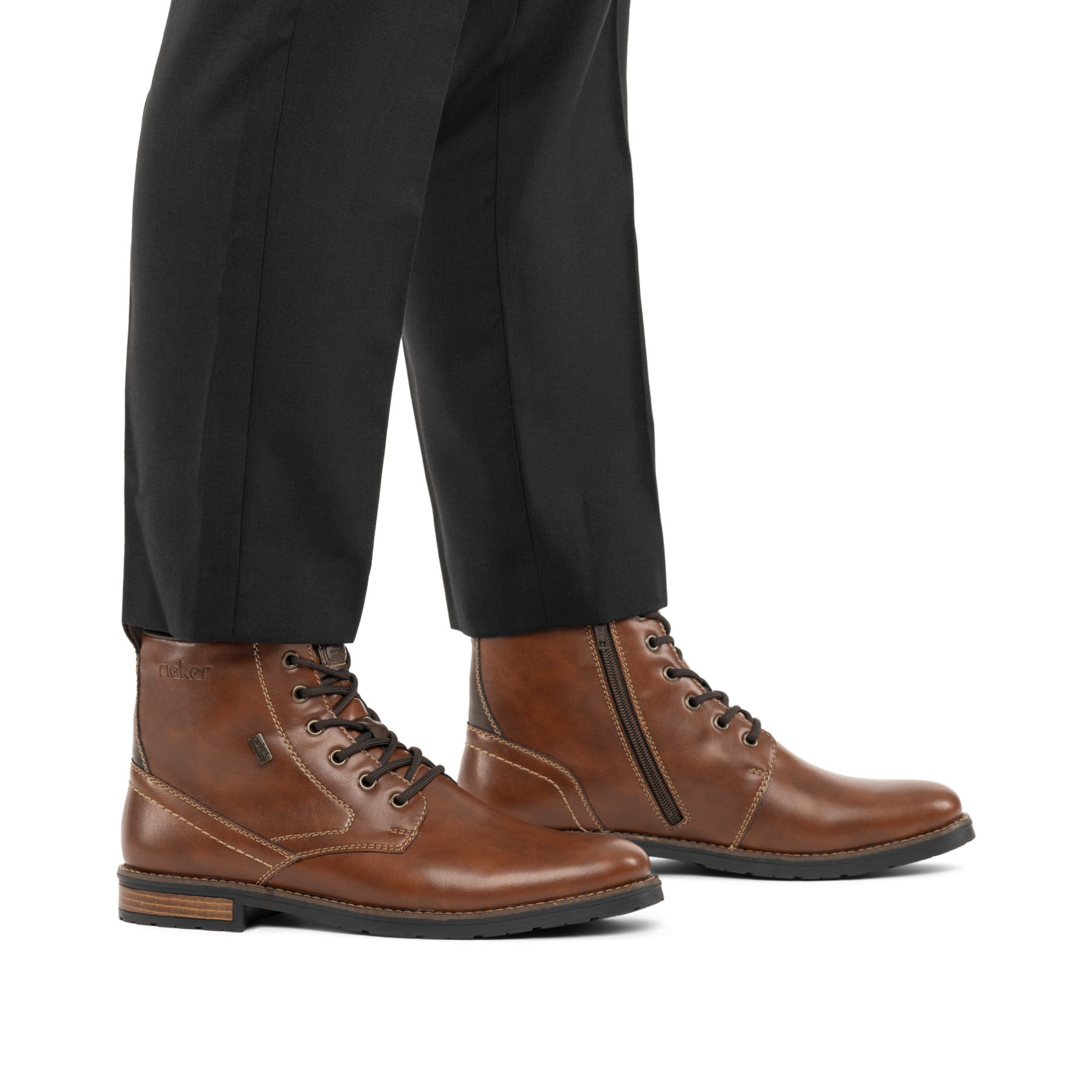 Braune Rieker Herren Schnürstiefel 14631-25 mit wasserabweisender TEX-Membran. Schuh am Fuß.