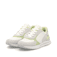 Weiße Rieker Damen Sneaker Low W2400-81 mit Schnürung sowie super leichter Sohle. Schuhpaar seitlich schräg.