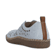 Blaue Rieker Damen Slipper N2452-10 mit eleganten Zierlochungen sowie Gummizug. Schuh von hinten.