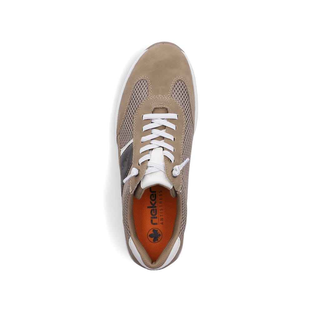 Beige Rieker Herren Slipper 11960-64 mit einem Gummizug sowie der Komfortweite G. Schuh von oben.