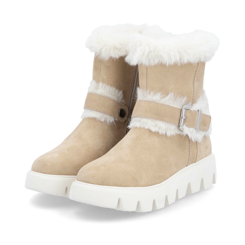 Beige Rieker Damen Kurzstiefel W2073-62 mit ultraleichter und flexibler Sohle. Schuhpaar seitlich schräg.