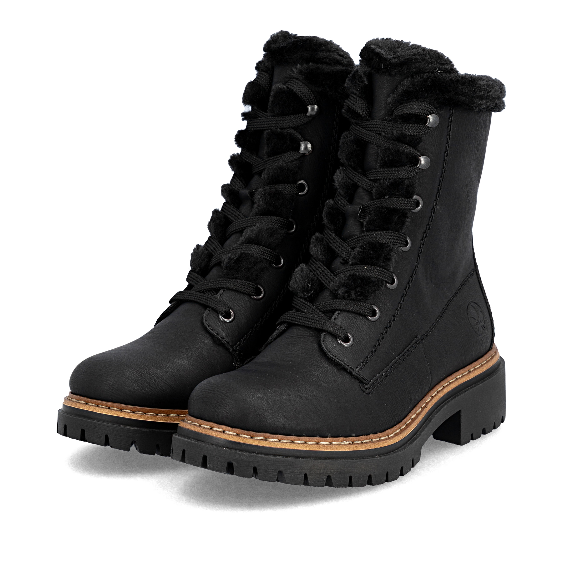Schwarze Rieker Damen Biker Boots 72625-00 mit einem Reißverschluss. Schuhpaar seitlich schräg.