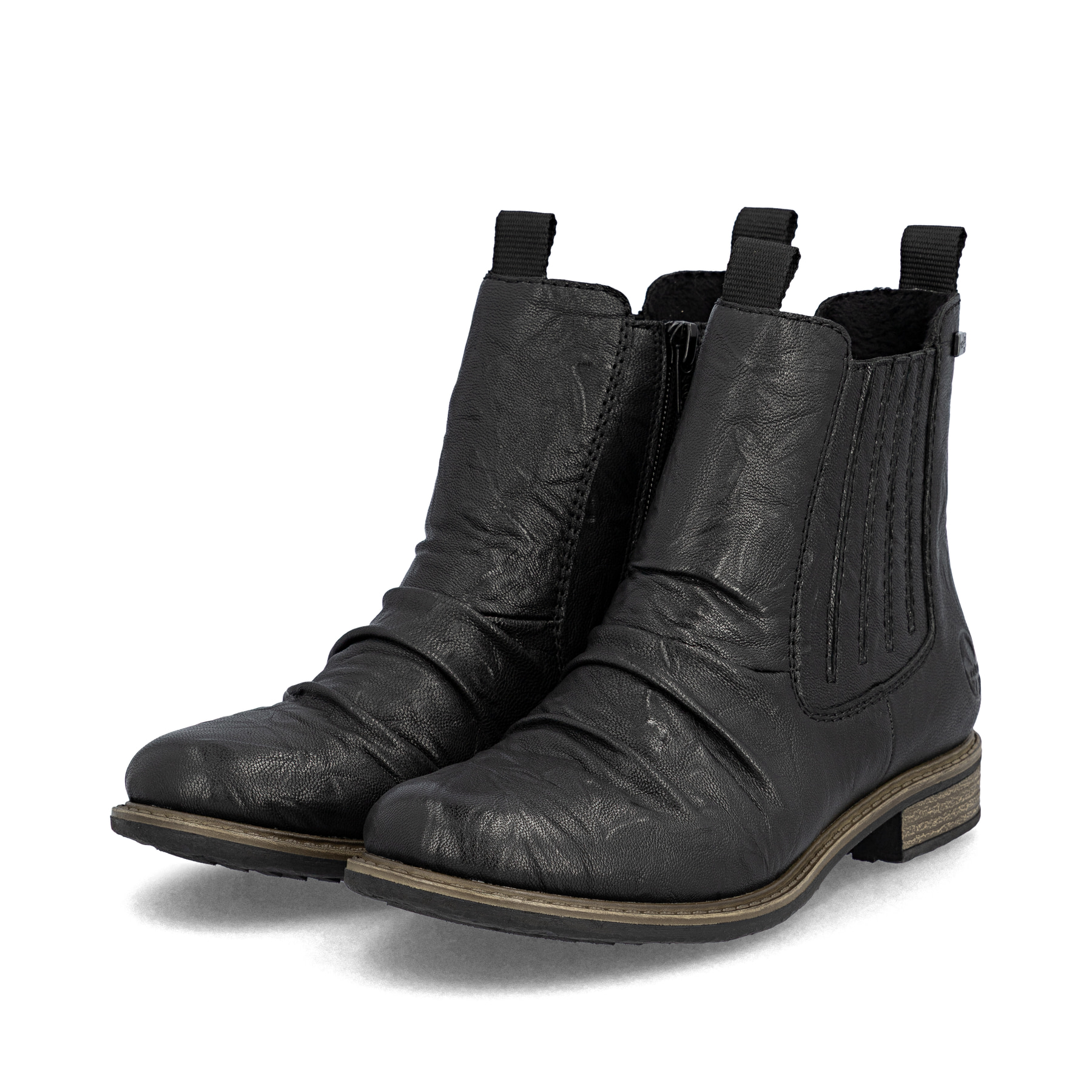 Schwarze Rieker Damen Chelsea Boots 74855-00 aus Glattleder. Schuhpaar seitlich schräg.