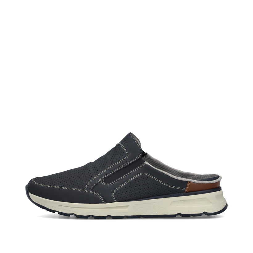 Blaue Rieker Herren Clogs B0760-14 mit einem Gummizug sowie der Komfortweite G. Schuh Außenseite.