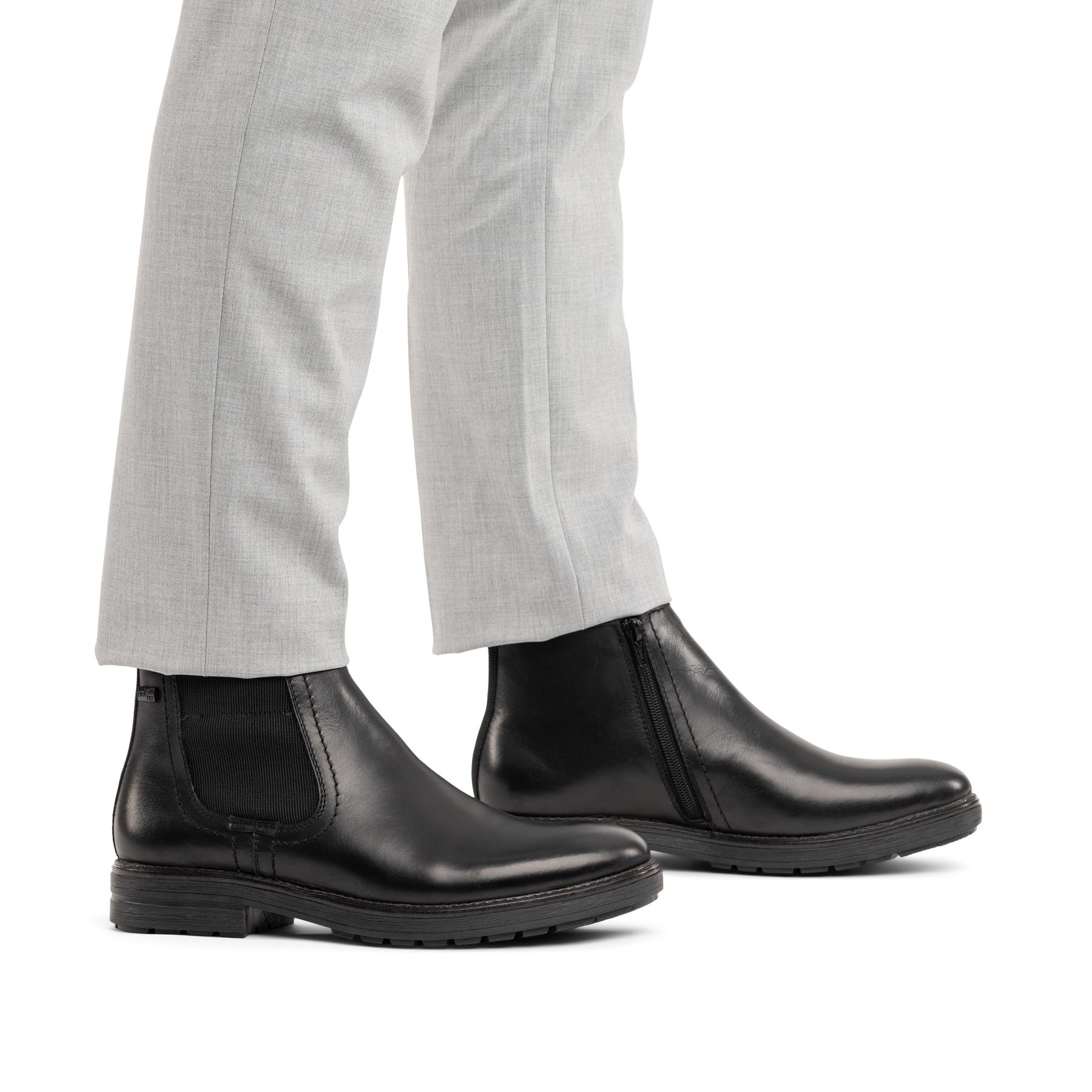 Schwarze Rieker Herren Chelsea Boots 33484-00 aus Glattleder. Schuh am Fuß.