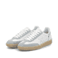 Weiße Rieker Damen Sneaker Low W2200-84 mit einer Schnürung. Schuhpaar seitlich schräg.