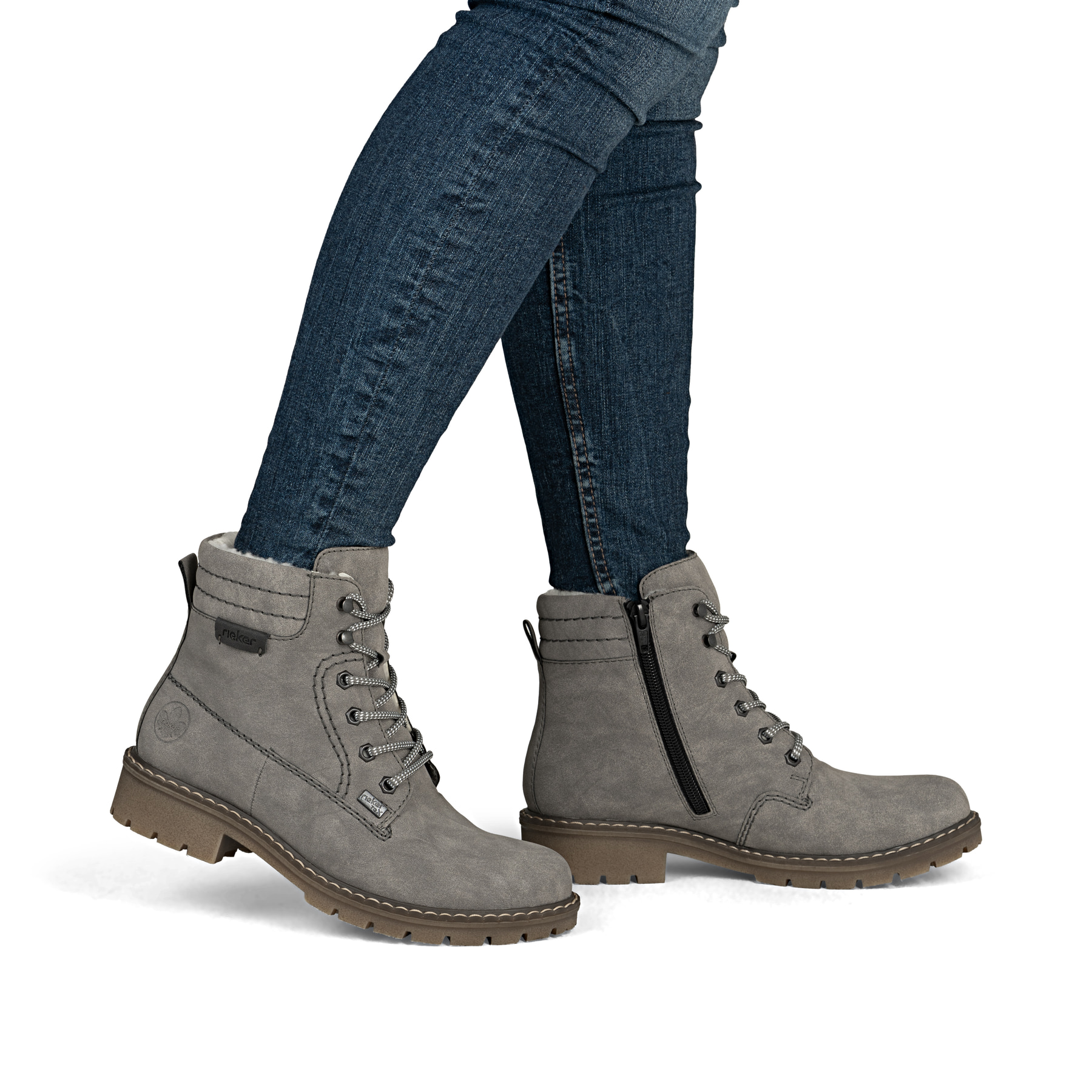 Silbergraue Rieker Damen Schnürstiefel Y9125-40 mit Schnürung und Reißverschluss. Schuh am Fuß