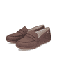 Braune Rieker Damen Loafer 43862-24 mit einer herausnehmbaren Einlegesohle. Schuhpaar seitlich schräg.