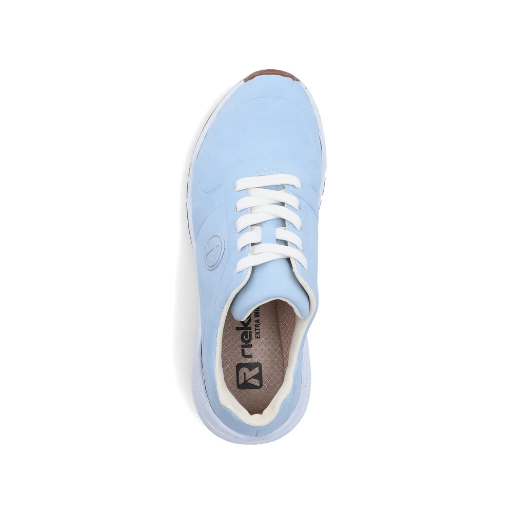 Blaue Rieker Damen Sneaker Low M4903-12 mit abgesetztem Logo sowie Schnürung. Schuh von oben.
