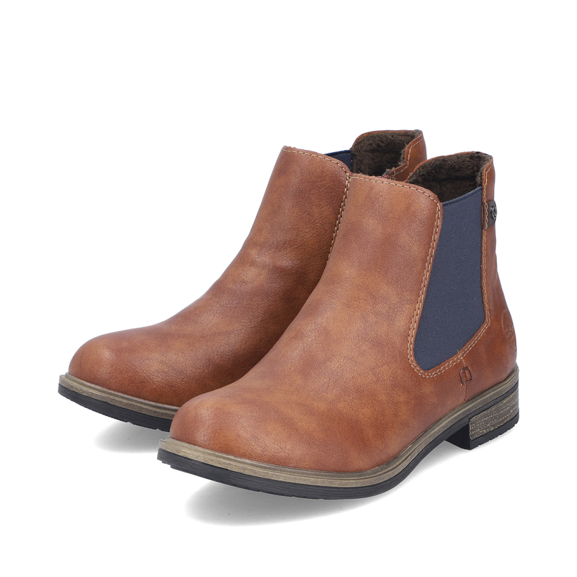 Hellbraune Rieker Damen Chelsea Boots 72254-24 mit einem Reißverschluss. Schuhpaar seitlich schräg.