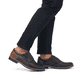 Blaue Rieker Herren Schnürschuhe 10308-14 mit der Komfortweite G 1/2. Schuh am Fuß.