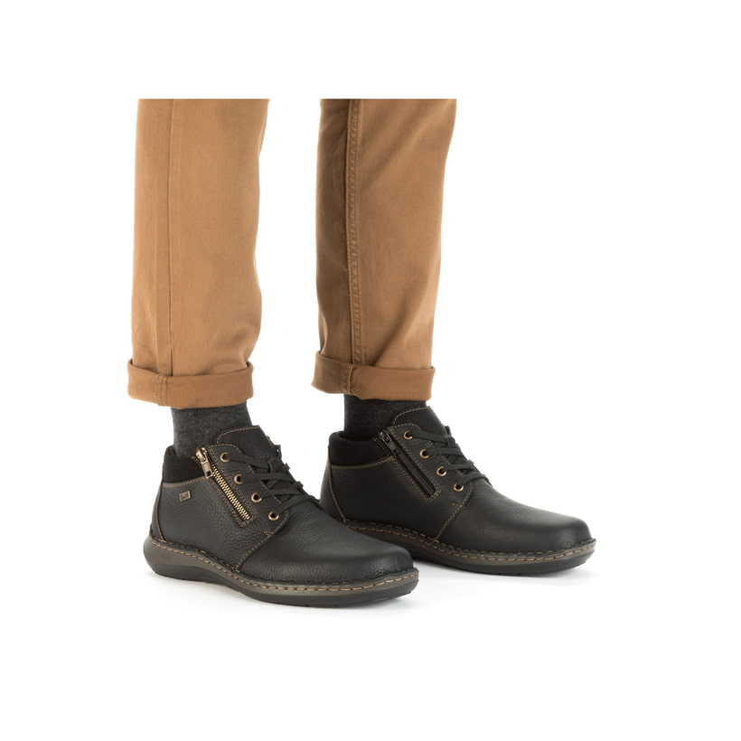 Asphaltschwarze Rieker Herren Schnürschuhe 03043-00 mit Schnürung und Reißverschluss. Schuh am Fuß