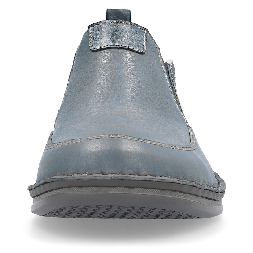 Blaue Rieker Herren Slipper 05450-12 mit Elastikeinsatz sowie braunen Ziernähten. Schuh von vorne.