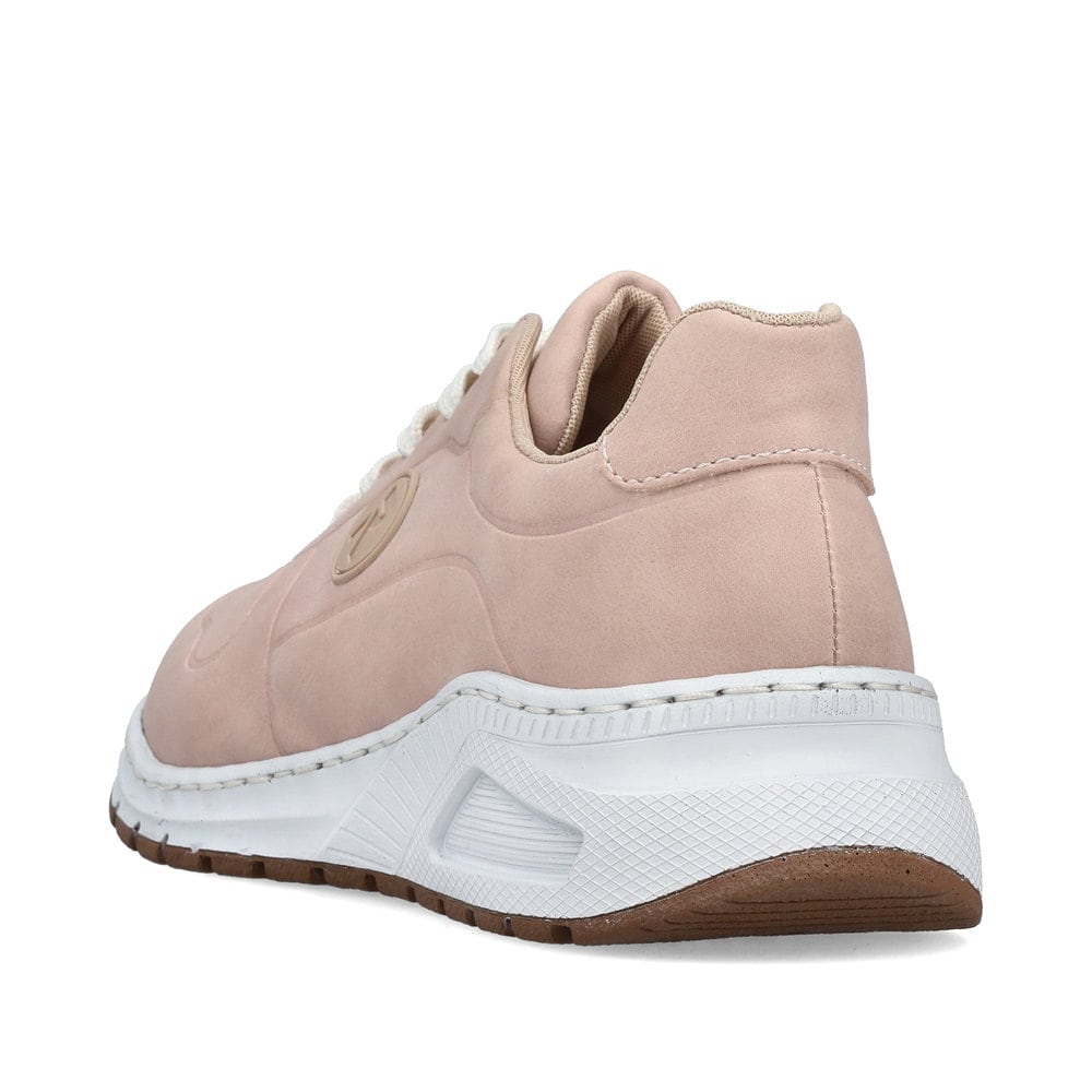 Rosane Rieker Damen Sneaker Low M4903-31 mit abgesetztem Logo sowie Schnürung. Schuh von hinten.
