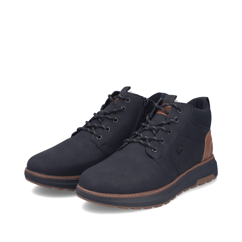 Schwarze Rieker Herren Sneaker High B5530-00 mit wasserabweisender TEX-Membran. Schuhpaar seitlich schräg.