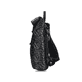 Rieker Rucksack H1643-00 in Schwarz mit modischem Muster und Handyfach. Linksseitig.
