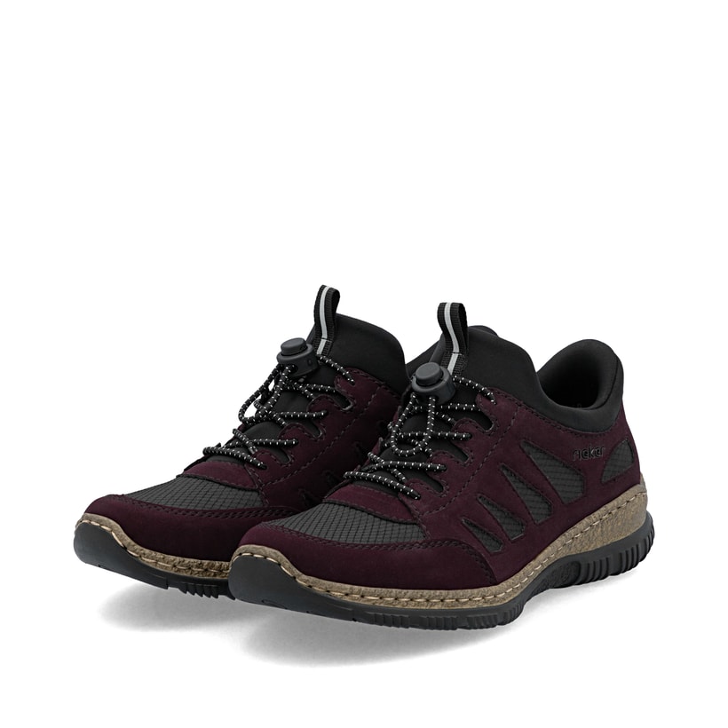 Rote Rieker Damen Slipper N32G8-30 mit Ready2GO easy in Funktion sowie Gummizug. Schuhpaar seitlich schräg.
