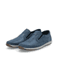 Blaue Rieker Herren Slipper 08858-12 mit einem Gummizug sowie Komfortweite G 1/2. Schuhpaar seitlich schräg.