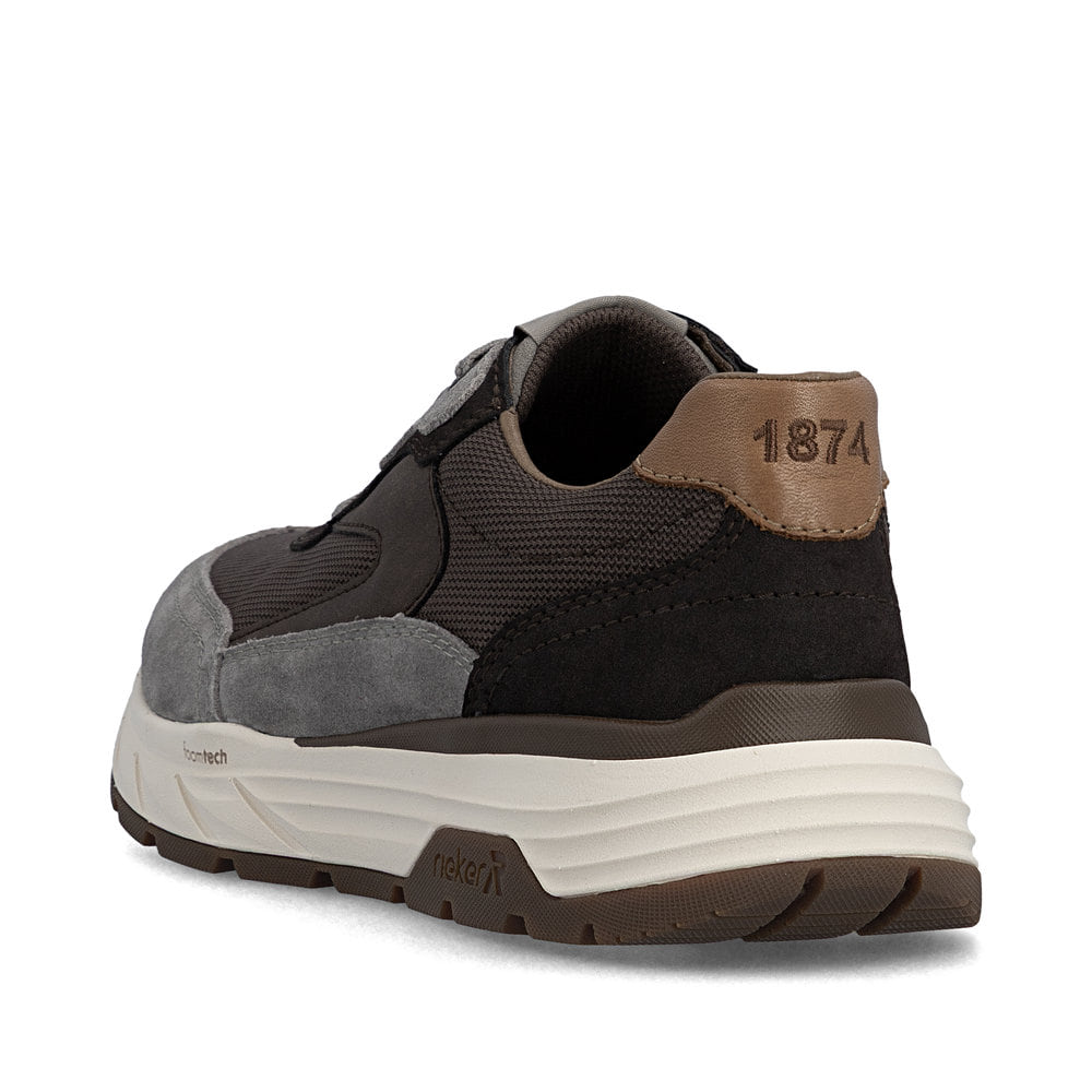 Baskets basses Rieker marron pour homme 06100-25 avec fermeture éclair. Chaussure vue de l'arrière.