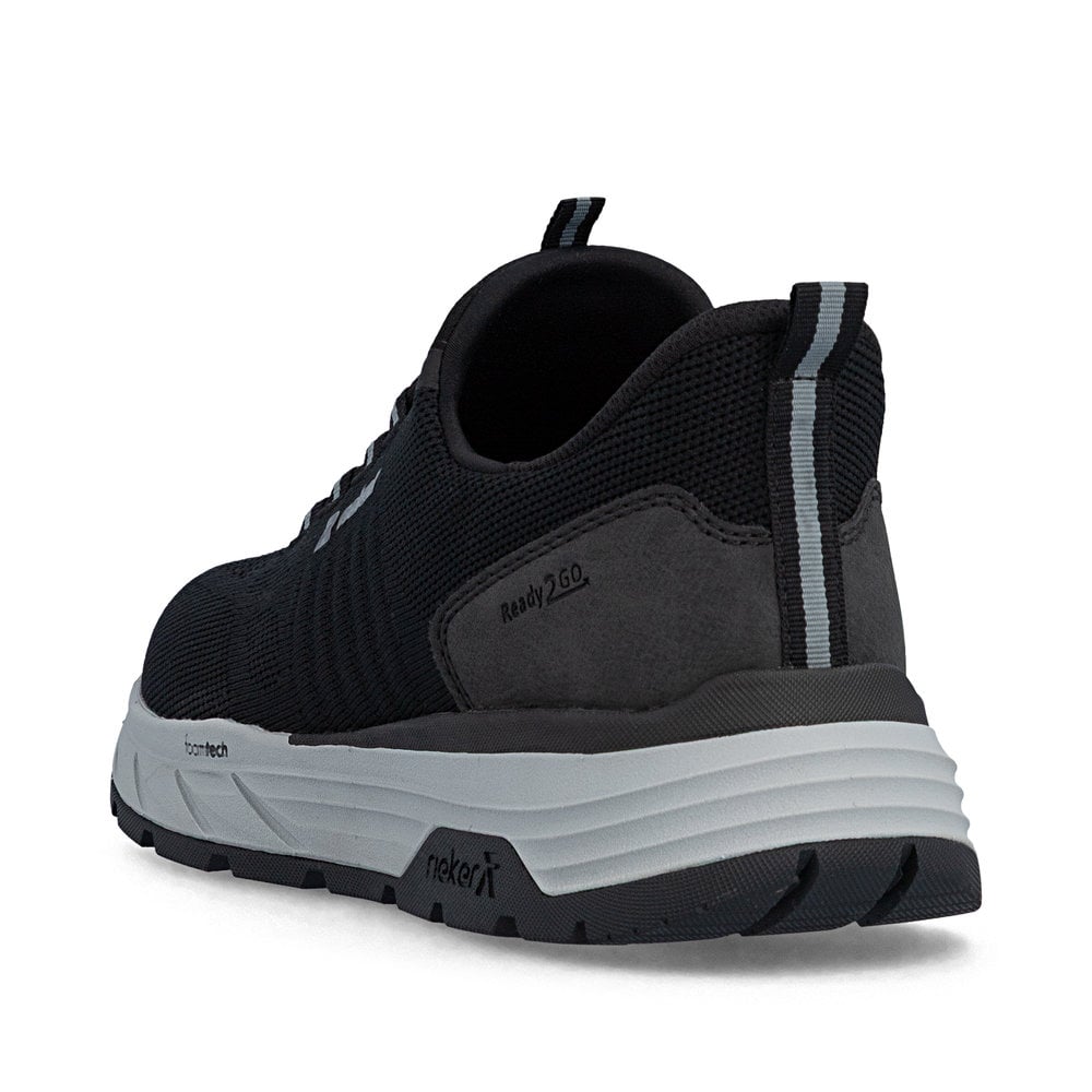 Schwarze Rieker Herren Slipper 06153-00 mit easy Hineinschlüpf-Möglichkeit. Schuh von hinten.