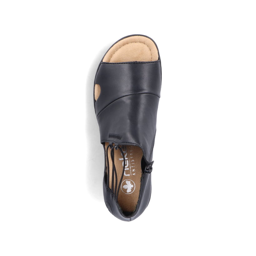 Schwarze Rieker Keilsandaletten 68197-00 mit einem Gummizug sowie leichter Sohle. Schuh von oben.