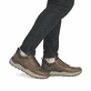 Braune Rieker Herren Sneaker Low 06000-22 mit Reißverschluss sowie Extraweite H. Schuh am Fuß.