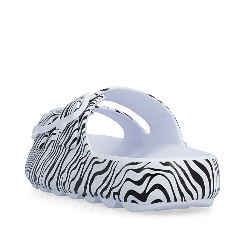 Schwarzweiße Rieker Damen Pantoletten P2450-81 mit angesagtem Animal-Print. Schuh von hinten.