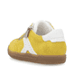Gelbe Rieker Damen Sneaker Low L9700-68 mit einem Reißverschluss. Schuh von hinten.