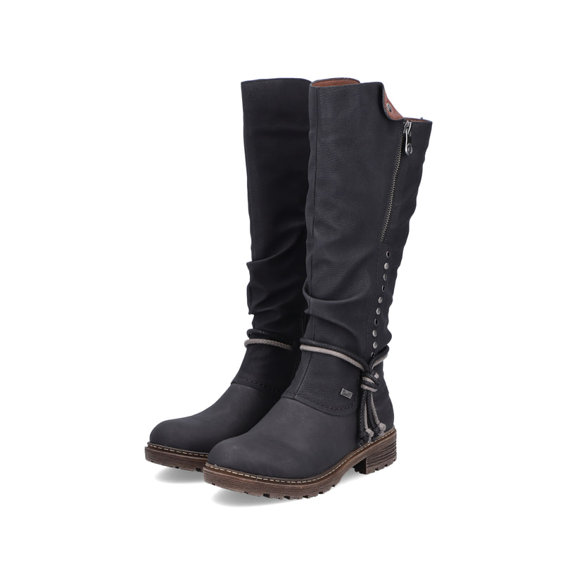 Tiefschwarze Rieker Damen Hochschaftstiefel Z4759-01 mit einem Reißverschluss. Schuhpaar seitlich schräg.
