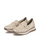 Mocassins Rieker beiges pour femme 49042-62 en cuir velours. Chaussures inclinées sur le côté.