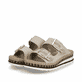 Beige Rieker Damen Pantoletten V7955-60 aus Rauleder mit trendiger Schnalle. Schuhpaar seitlich schräg.