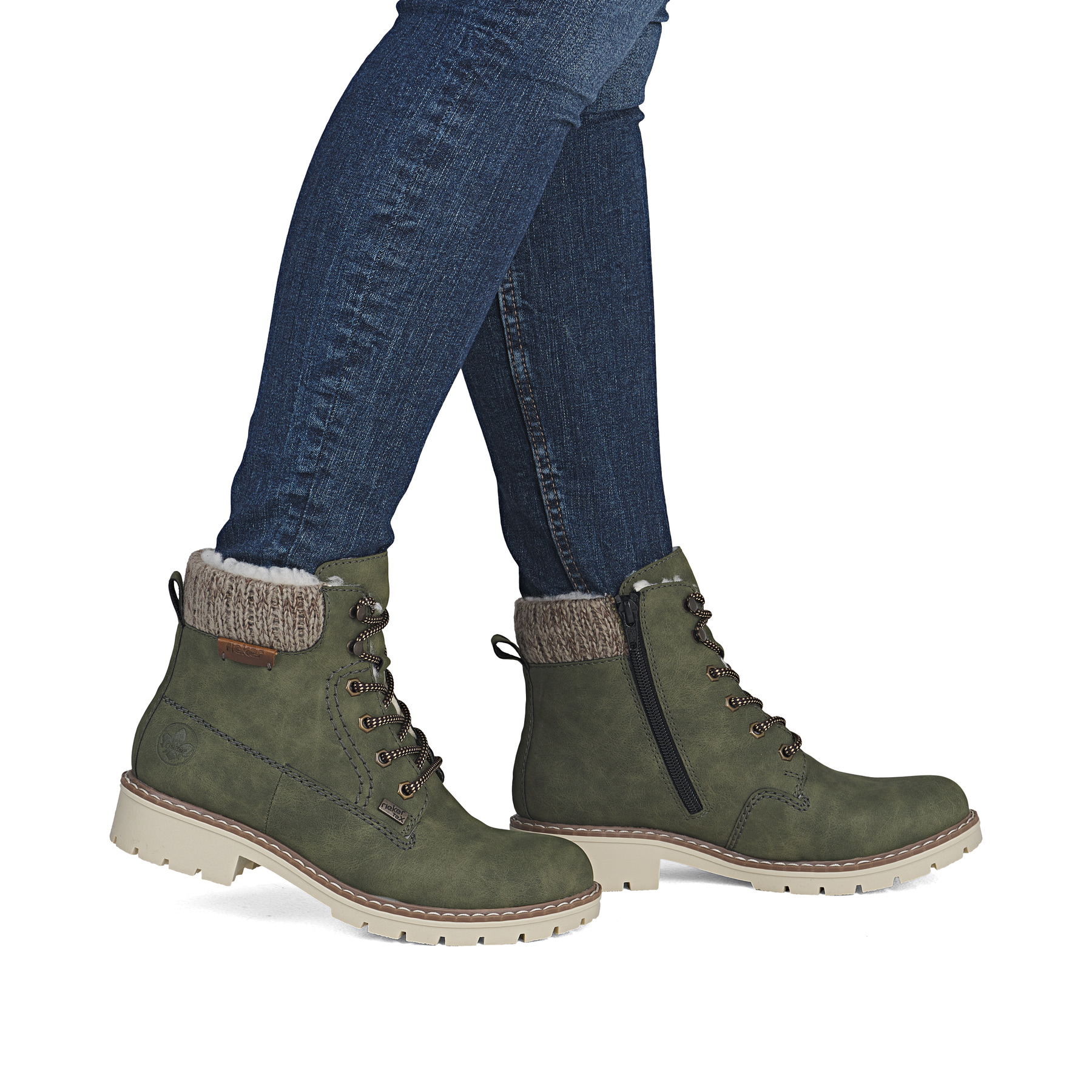 Hellgrüne Rieker Damen Schnürstiefel Y9118-54 mit wasserabweisender TEX-Membran. Schuh am Fuß.
