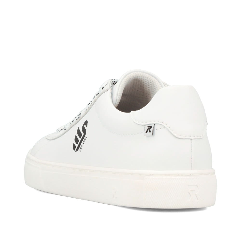 Weißer Rieker Herren Sneaker Low U0711-80 Schwenninger Wild Wings x Rieker Edition mit Eishockey-Schnürung und Wild Wings Logo. Schuh von hinten.