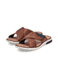 Braune Rieker Herren Pantoletten 25283-22 mit einem Klettverschluss. Schuhpaar seitlich schräg.